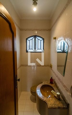 Casa à venda com 250m², 3 quartos e 4 vagas Casa à venda com 250m², 3 quartos e 4 vagasLavabo