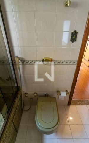 Casa à venda com 250m², 3 quartos e 4 vagas Casa à venda com 250m², 3 quartos e 4 vagasBanheiro da Suíte