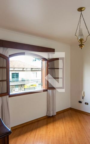 Casa à venda com 250m², 3 quartos e 4 vagas Casa à venda com 250m², 3 quartos e 4 vagasSuíte