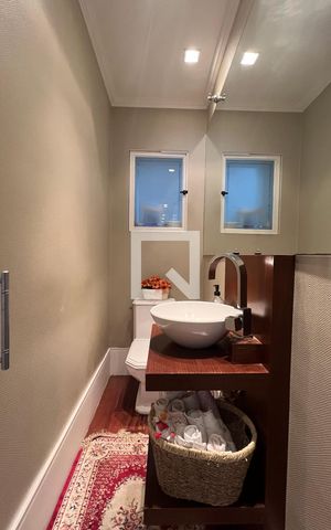 Casa à venda com 350m², 4 quartos e 2 vagas Casa à venda com 350m², 4 quartos e 2 vagasLavabo 2