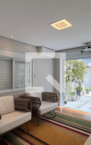 Casa à venda com 350m², 4 quartos e 2 vagas Casa à venda com 350m², 4 quartos e 2 vagasSuite 1