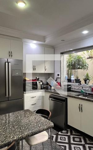 Casa à venda com 350m², 4 quartos e 2 vagas Casa à venda com 350m², 4 quartos e 2 vagasCozinha