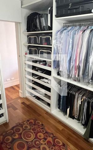 Casa à venda com 350m², 4 quartos e 2 vagas Casa à venda com 350m², 4 quartos e 2 vagasCloset da Master