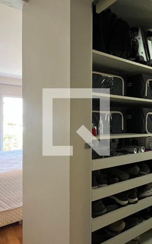Casa à venda com 350m², 4 quartos e 2 vagas Casa à venda com 350m², 4 quartos e 2 vagasSuite Master