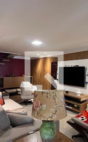 Casa à venda com 350m², 4 quartos e 2 vagas Casa à venda com 350m², 4 quartos e 2 vagasSala