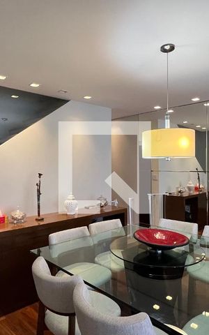 Casa à venda com 350m², 4 quartos e 2 vagas Casa à venda com 350m², 4 quartos e 2 vagasSala de Jantar