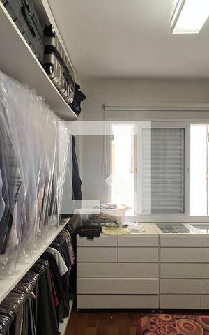 Casa à venda com 350m², 4 quartos e 2 vagas Casa à venda com 350m², 4 quartos e 2 vagasCloset da Master