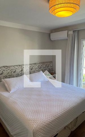 Casa à venda com 350m², 4 quartos e 2 vagas Casa à venda com 350m², 4 quartos e 2 vagasSuite Master