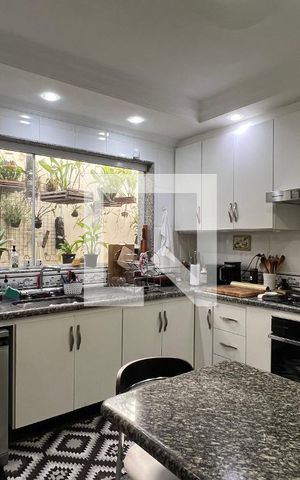 Casa à venda com 350m², 4 quartos e 2 vagas Casa à venda com 350m², 4 quartos e 2 vagasCozinha