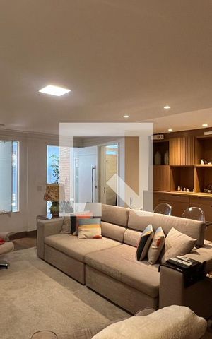 Casa à venda com 350m², 4 quartos e 2 vagas Casa à venda com 350m², 4 quartos e 2 vagasSala