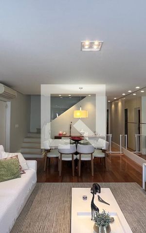 Casa à venda com 350m², 4 quartos e 2 vagas Casa à venda com 350m², 4 quartos e 2 vagasSala de TV