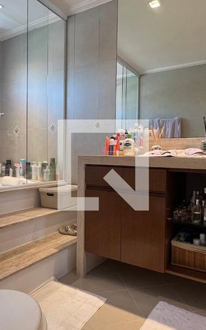 Casa à venda com 350m², 4 quartos e 2 vagas Casa à venda com 350m², 4 quartos e 2 vagasBanheiro da Suíte Master