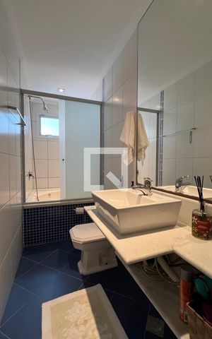 Casa à venda com 350m², 4 quartos e 2 vagas Casa à venda com 350m², 4 quartos e 2 vagasBanheiro da Suíte 1