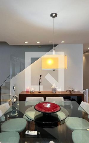 Casa à venda com 350m², 4 quartos e 2 vagas Casa à venda com 350m², 4 quartos e 2 vagasSala de Jantar