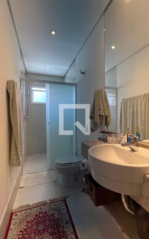 Casa à venda com 350m², 4 quartos e 2 vagas Casa à venda com 350m², 4 quartos e 2 vagasBanheiro