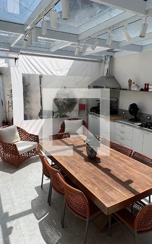 Casa à venda com 350m², 4 quartos e 2 vagas Casa à venda com 350m², 4 quartos e 2 vagasÁrea gourmet