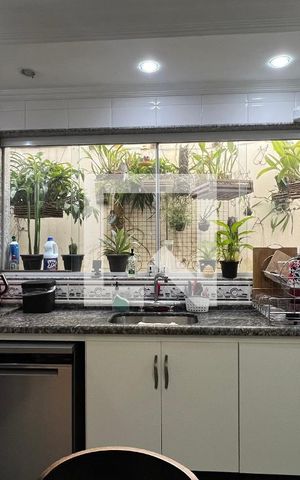 Casa à venda com 350m², 4 quartos e 2 vagas Casa à venda com 350m², 4 quartos e 2 vagasCozinha