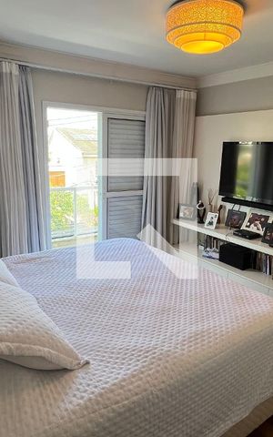 Casa à venda com 350m², 4 quartos e 2 vagas Casa à venda com 350m², 4 quartos e 2 vagasSuíte Master