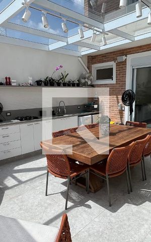 Casa à venda com 350m², 4 quartos e 2 vagas Casa à venda com 350m², 4 quartos e 2 vagasÁrea gourmet