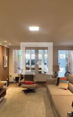 Casa à venda com 350m², 4 quartos e 2 vagas Casa à venda com 350m², 4 quartos e 2 vagasSala