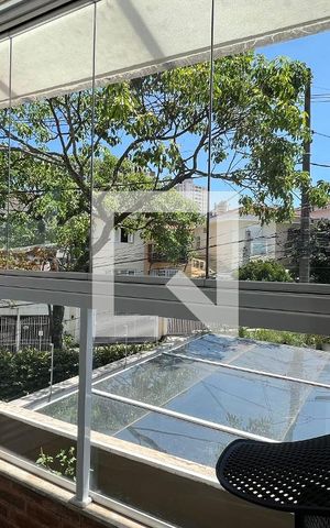 Casa à venda com 350m², 4 quartos e 2 vagas Casa à venda com 350m², 4 quartos e 2 vagasSacada do quarto 2