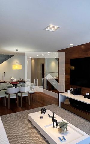 Casa à venda com 350m², 4 quartos e 2 vagas Casa à venda com 350m², 4 quartos e 2 vagasSala de TV