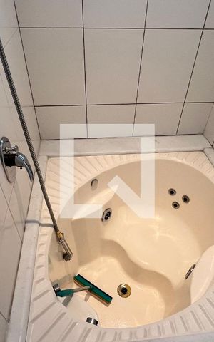 Casa à venda com 350m², 4 quartos e 2 vagas Casa à venda com 350m², 4 quartos e 2 vagasBanheiro da Suíte 1