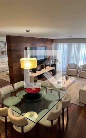 Casa à venda com 350m², 4 quartos e 2 vagas Casa à venda com 350m², 4 quartos e 2 vagasSala