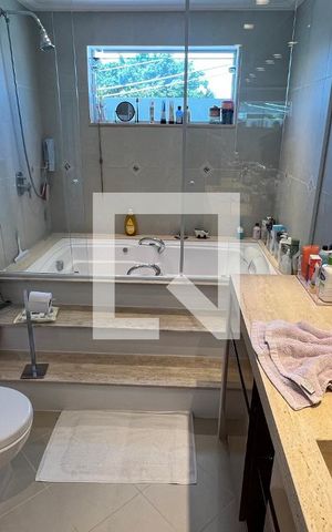 Casa à venda com 350m², 4 quartos e 2 vagas Casa à venda com 350m², 4 quartos e 2 vagasBanheiro da Suíte Master