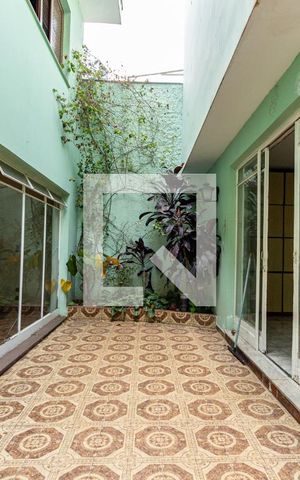 Casa à venda com 250m², 4 quartos e 3 vagas Casa à venda com 250m², 4 quartos e 3 vagasQuintal