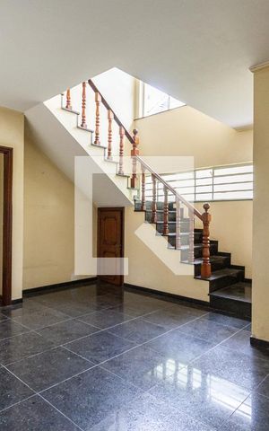Casa à venda com 250m², 4 quartos e 3 vagas Casa à venda com 250m², 4 quartos e 3 vagasHall de Entrada