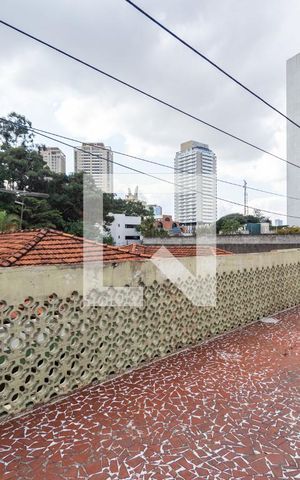 Casa à venda com 250m², 4 quartos e 3 vagas Casa à venda com 250m², 4 quartos e 3 vagasTerraço