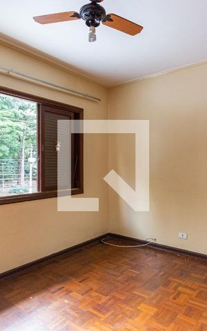 Casa à venda com 250m², 4 quartos e 3 vagas Casa à venda com 250m², 4 quartos e 3 vagasQuarto 4