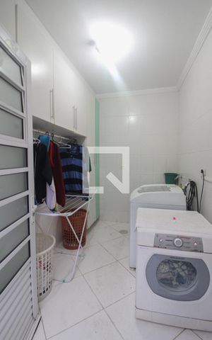 Casa à venda com 300m², 4 quartos e 2 vagasÁrea de Serviço