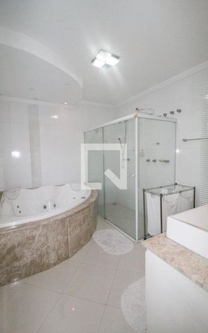 Casa à venda com 300m², 4 quartos e 2 vagasBanheiro