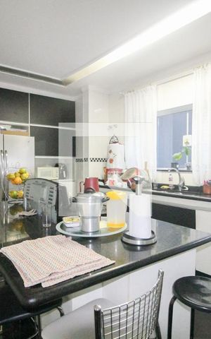 Casa à venda com 300m², 4 quartos e 2 vagasCozinha