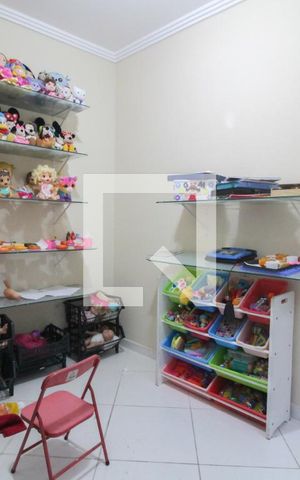 Casa à venda com 300m², 4 quartos e 2 vagasQuarto de Serviço