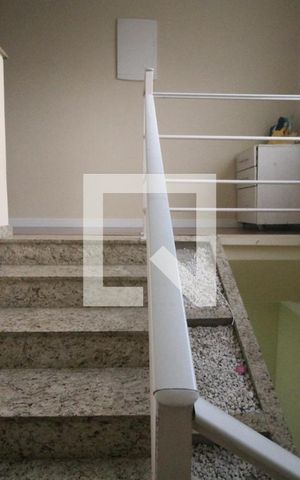 Casa à venda com 300m², 4 quartos e 2 vagasEscada