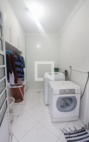 Casa à venda com 300m², 4 quartos e 2 vagasÁrea de Serviço