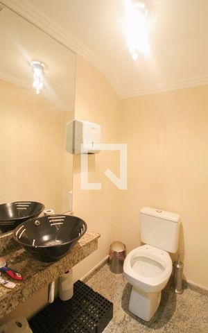 Casa à venda com 300m², 4 quartos e 2 vagasLavabo