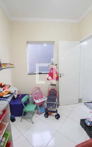 Casa à venda com 300m², 4 quartos e 2 vagasQuarto de Serviço