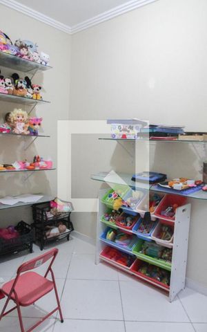 Casa à venda com 300m², 4 quartos e 2 vagasQuarto de Serviço