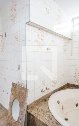 Casa à venda com 307m², 6 quartos e 3 vagas Casa à venda com 307m², 6 quartos e 3 vagasBanheiro