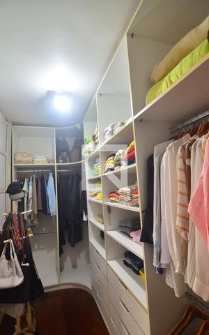 Casa à venda com 240m², 5 quartos e 3 vagasCloset