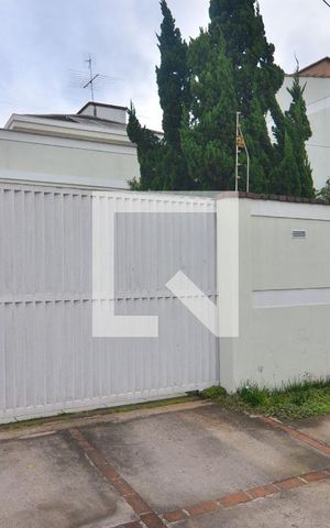 Casa à venda com 240m², 5 quartos e 3 vagasFachada