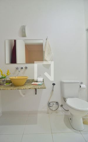 Casa à venda com 240m², 5 quartos e 3 vagasBanheiro Suíte 1