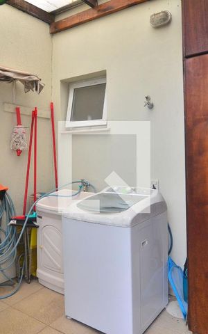 Casa à venda com 240m², 5 quartos e 3 vagasÁrea de serviço