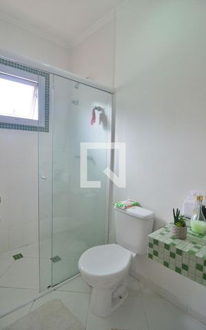 Casa à venda com 240m², 5 quartos e 3 vagasBanheiro 1