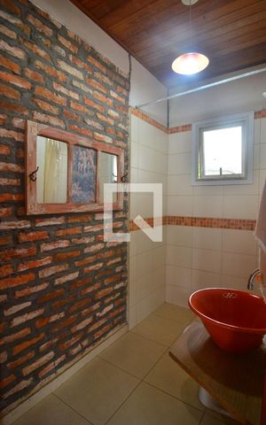 Casa à venda com 240m², 5 quartos e 3 vagasBanheiro 2