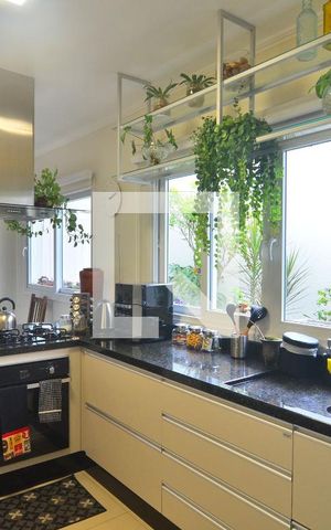 Casa à venda com 240m², 5 quartos e 3 vagasCozinha
